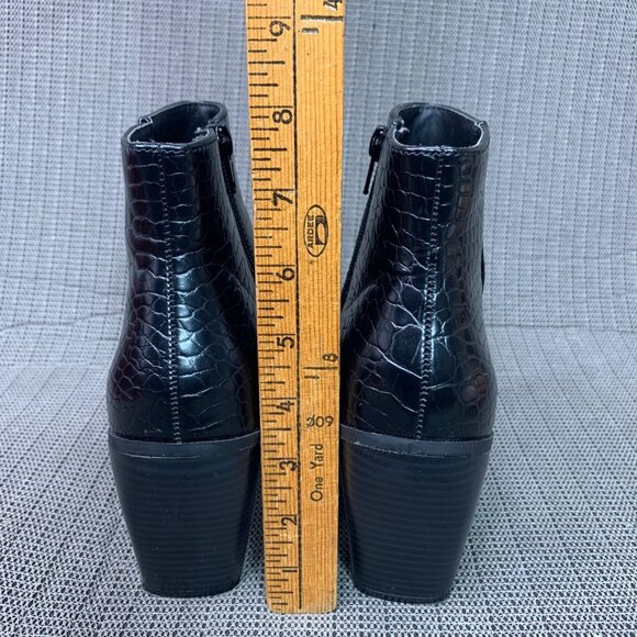 Madden Girl Women Size 8.5M Black Crocodile Pattern Block Heel Ankle Boots - Picture 5 of 8